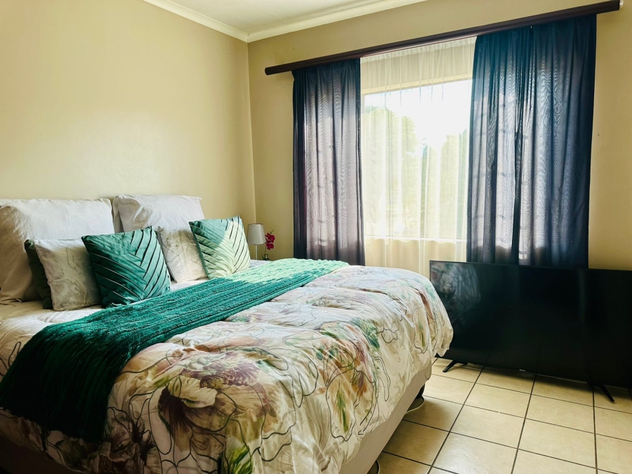 2 Bedroom Property for Sale in Lower Bo-dorp North West